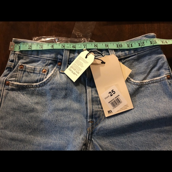 NWT Levis Mid Thigh Shorts- Luxor Capital - Picture 10 of 14